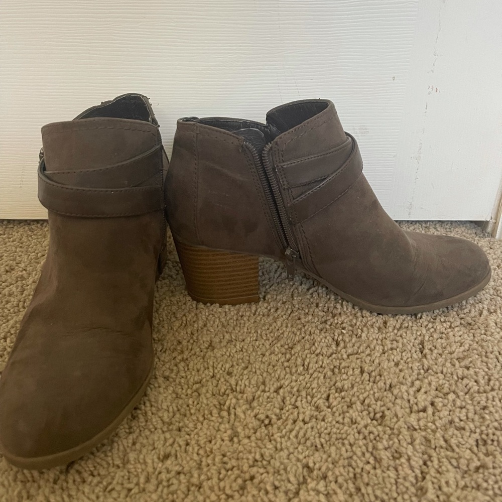 Women’s ankle booties